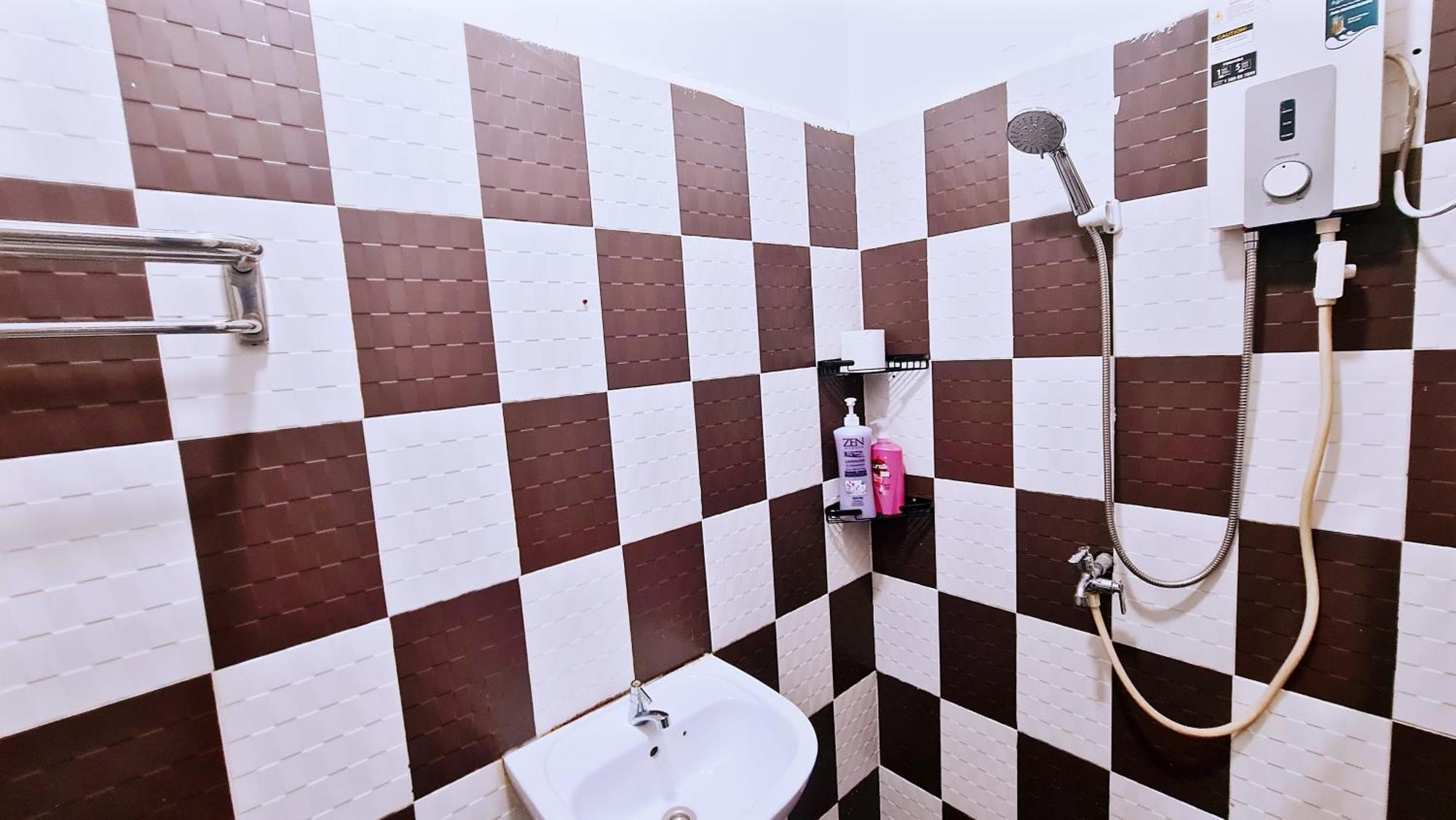 Rumah percutian Hm Dream Ktv Pool Double Storey Up To 16Pax Rumbia Johor Bahru